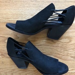 Eileen Fisher Nikki Peep Leather shoes- Size 9